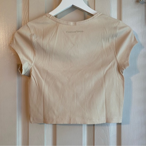 EUC Outdoor Voices SuperformRib Shortsleeve in Linen, Size Medium - Picture 4 of 4